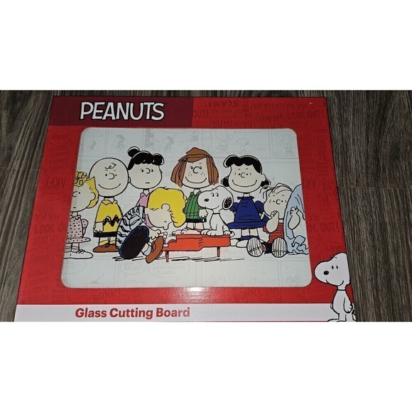 Peanut’s Charlie Brown Snoopy 14” X 12”~Kitchen Glass Cutting Board~NEW~VHTF - Picture 1 of 3